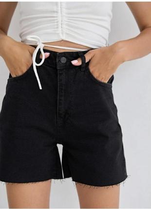 Джинсовые шорты prettylittlething