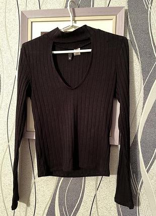 Водолазка с вырезом