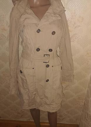Бежева легка курточка вітровка плащ