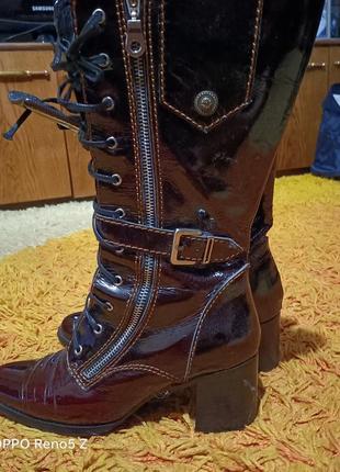 Ботінки на шнурках