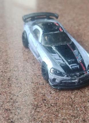 Модель 1:64 dodge viper hot wheels