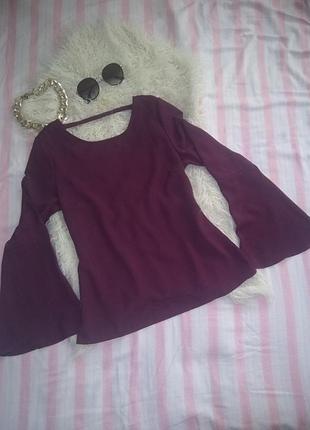 Бордовая блуза с воланами