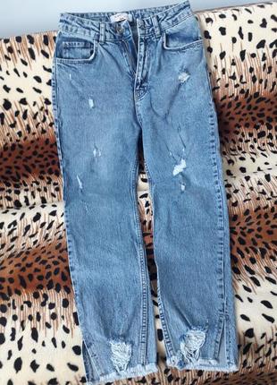 Джинси синього кольору