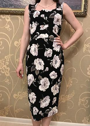 Очень красивое и стильное брендовое платье в цветах 19,2.