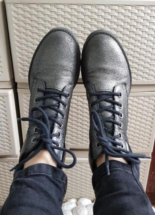 Кожаные серебристые ботинки демисезонные3 фото