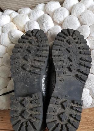 Кожаные серебристые ботинки демисезонные7 фото