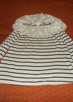 Смугаста футболка з мереживним коміром gina tricot