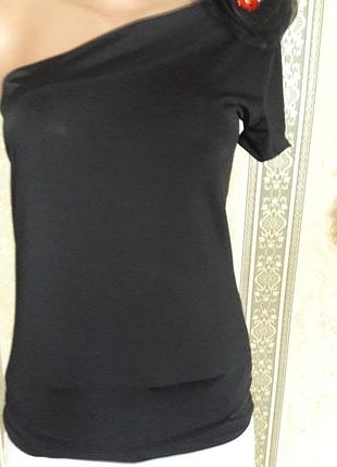 Нарядная футболочка ,пр-во италия.(s-m)