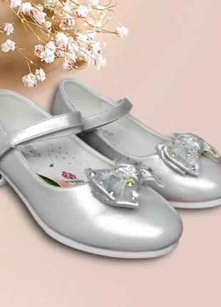 Туфлі для дівчинки шкільне срібло з бантиком2 фото