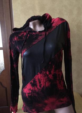 Стильная кофта с капюшоном с кожаными вставками/ реглан