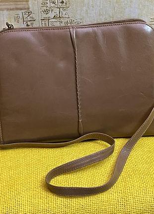 Бежева маленька сумка