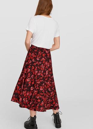Новая очень красивая юбка в цветочек stradivarius размер м2 фото
