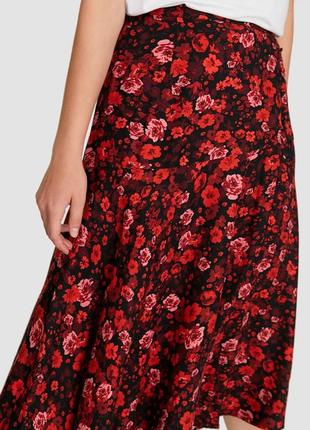 Новая очень красивая юбка в цветочек stradivarius размер м4 фото