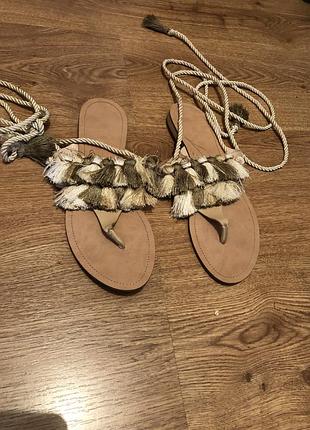 Женские босоножки сандали с кисточками zara / жіночі сандалі zara