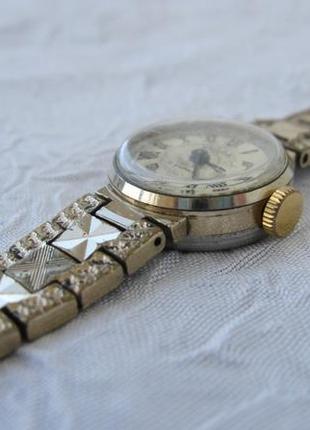 Часы чайка 17 камней с позолотой времен ссср женские наручные часы2 фото