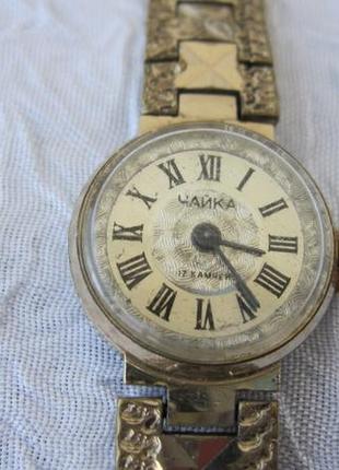 Часы чайка 17 камней с позолотой времен ссср женские наручные часы4 фото