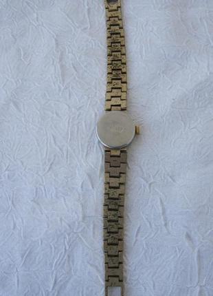 Часы чайка 17 камней с позолотой времен ссср женские наручные часы7 фото