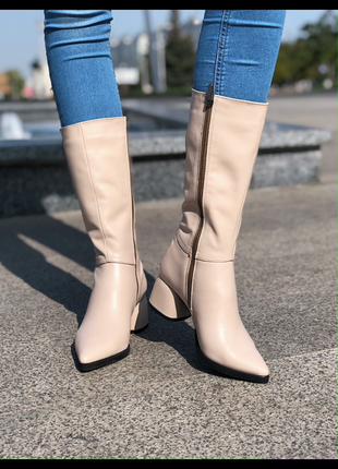 Полусапожки с острым носком из натуральной бежевой кожи на низком каблуке 6см