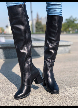 Стильные ботфорты из натуральной черной кожи на низком каблуке 6см2 фото