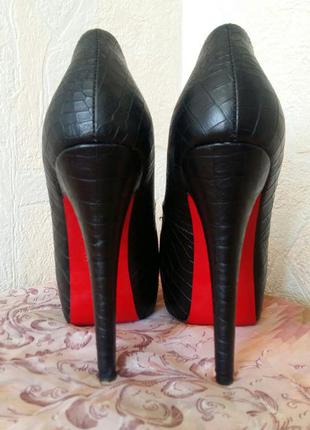 Туфли на высоком каблуке christian louboutin2 фото