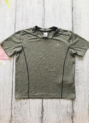 Крутая футболка для спорта decathlon 10лет