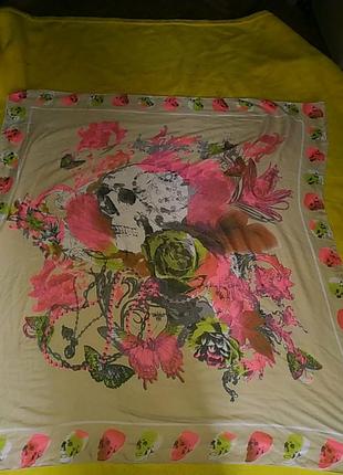 Яскравий м'який хустку з черепами