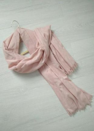 Теплый нежный пудровый шарф mohito accessories