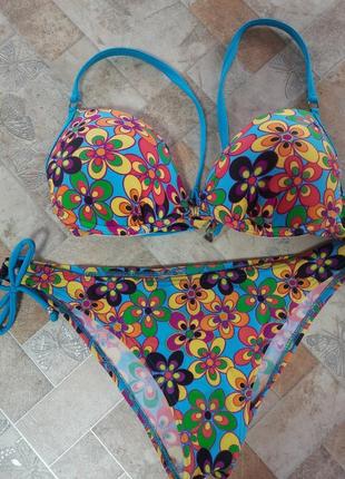 Яркий купальник