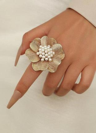Кольцо с цветком, перстень с цветком с жемчугом