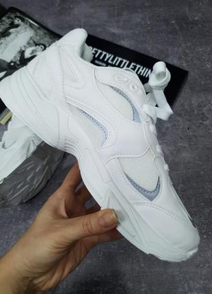 Кросівки кроси спортивні білі спортивне взуття світловідбівні вставки prettylittlething plt8 фото