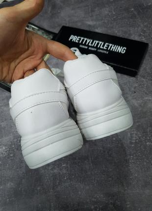 Кросівки кроси спортивні білі спортивне взуття світловідбівні вставки prettylittlething plt10 фото
