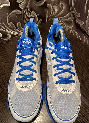 Бігові кросівки 4