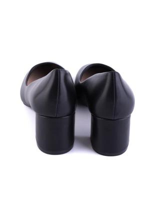 Женские черные туфли из экокожи на каблуке2 фото