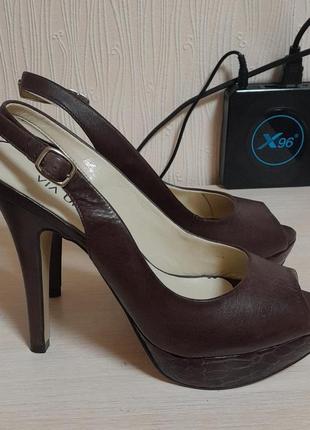 Стильные кожанные туфли босоножки коричневого цвета via uno made in brasil2 фото