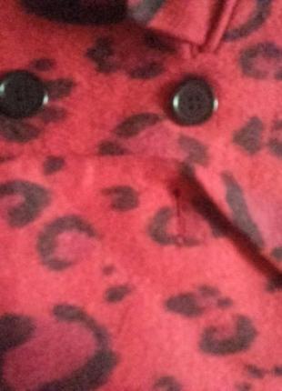 Красное пальто тренч пиджак классического кроя двубортное укороченное анималистичного принта леопард новое размером xs,s5 фото