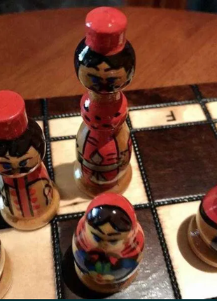 Дерев'яні шахи "hand crafted babushka chess set".  польща4 фото