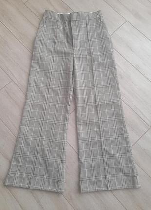 Стильные, широкие брюки на девочку, подростка. камера не передает цвет. одеты несколько раз. продаются отдельно, или вместе с кофтинкой. пишите