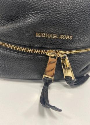 Чорний шкіряний рюкзак michael kors rhea5 фото