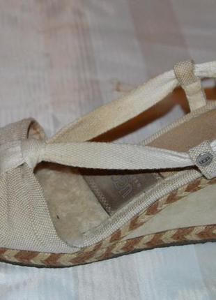 Босоніжки ugg australia оригінал розмір 39 40, босоніжки4 фото