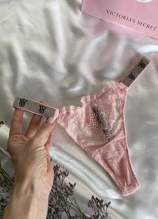 Трусики victoria’s secret very sexy shine оригінал рожеві стрингі стрази камінці мереживо лого