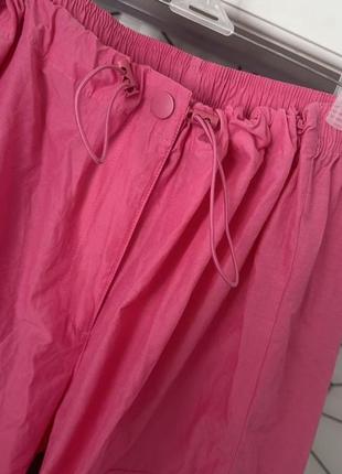 Штани карго, штани k-pop, штанці з кишенями по боках, штанці плащовка, рожеві карго6 фото