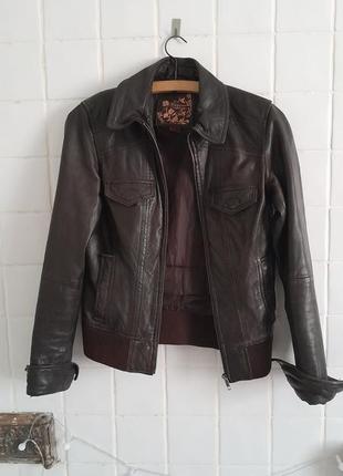 Кожаная куртка темно коричневого цвета размер xs