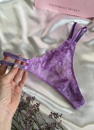 Трусики victoria’s secret very sexy shine оригинал бузковые стринги стразы камушки кружево