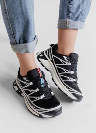 Спортивні кросівки