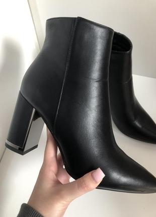 Черные ботильоны толстый каблук