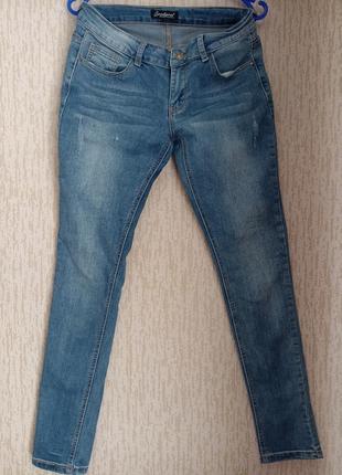 Голубые джинсы зауженные р. l1 фото