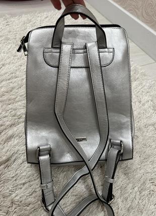 Рюкзак женский серебристого цвета