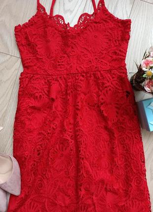 Шикарное красное кружевное платье6 фото