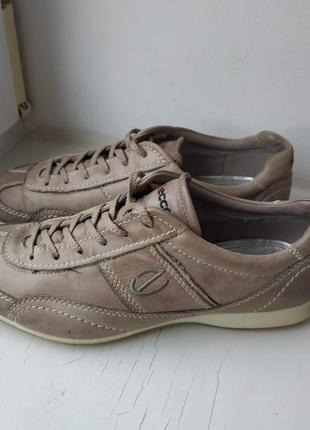 Кожаные женские закрытые туфли ecco 38р. 25 см.