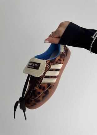 Жіночі кросівки adidas